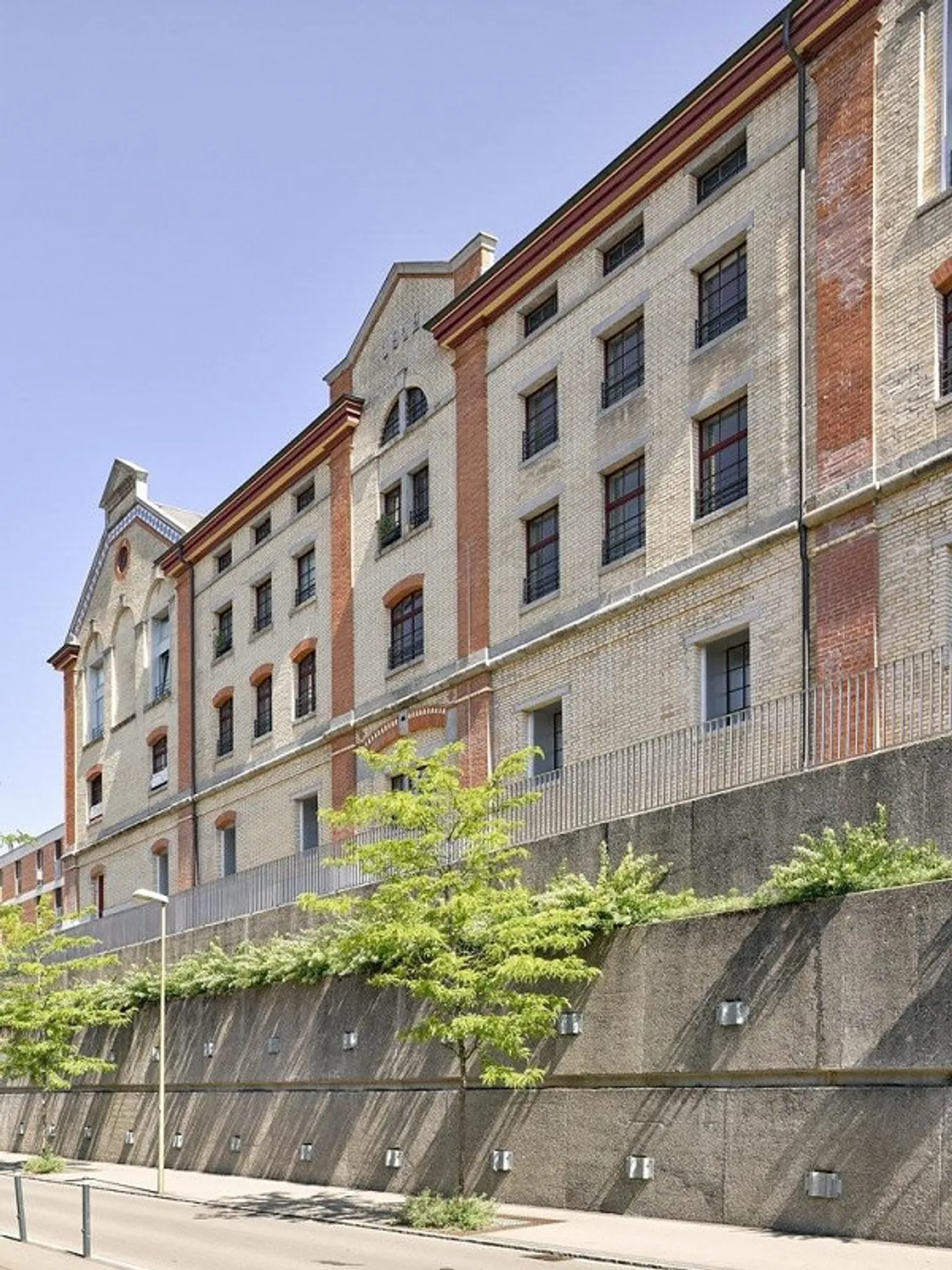 LOUER SANS CAUTION - Appartement Loft Spacieux dans la Zone Haldengut - Photo 3 sur 7