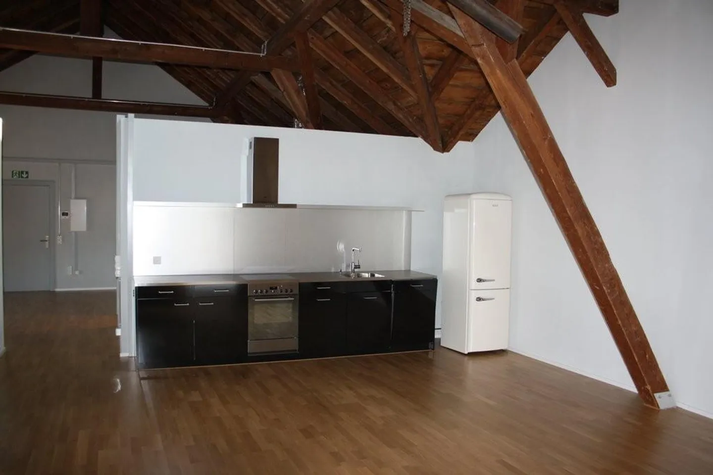 LOUER SANS CAUTION - Appartement Loft Spacieux dans la Zone Haldengut - Photo 4 sur 7