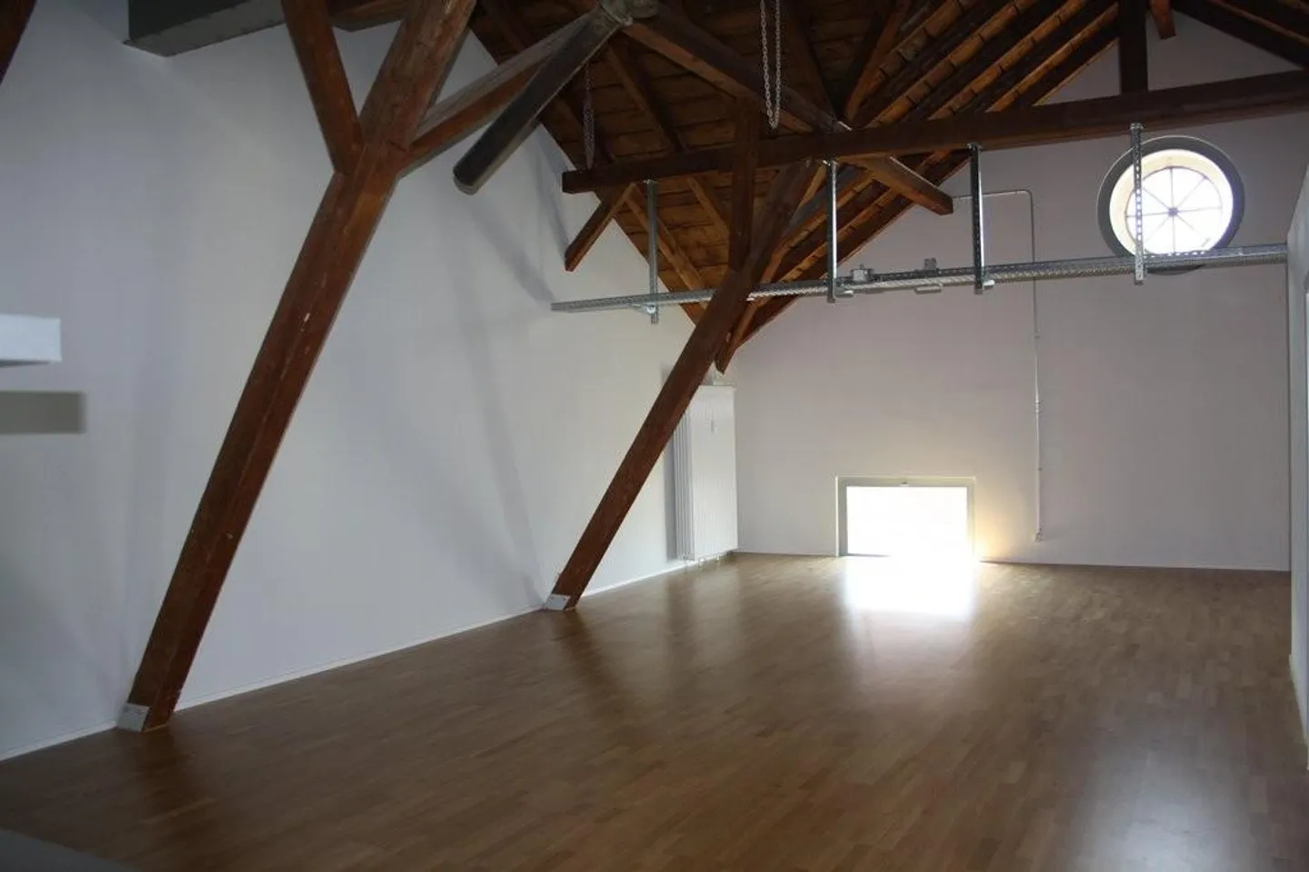 LOUER SANS CAUTION - Appartement Loft Spacieux dans la Zone Haldengut - Photo 5 sur 7