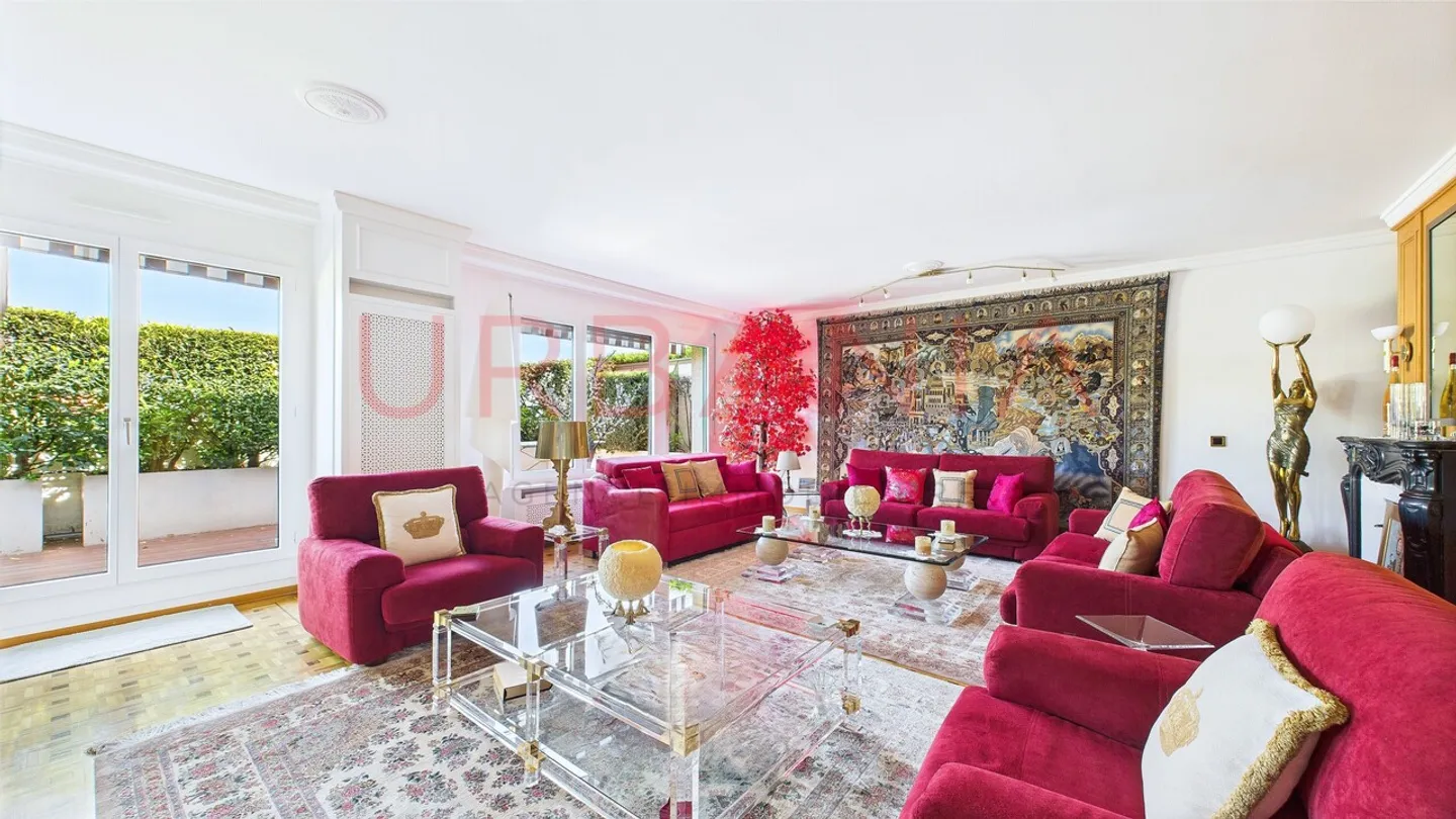 Exceptional penthouse exclusivity in Florissant - Photo 3 of 12