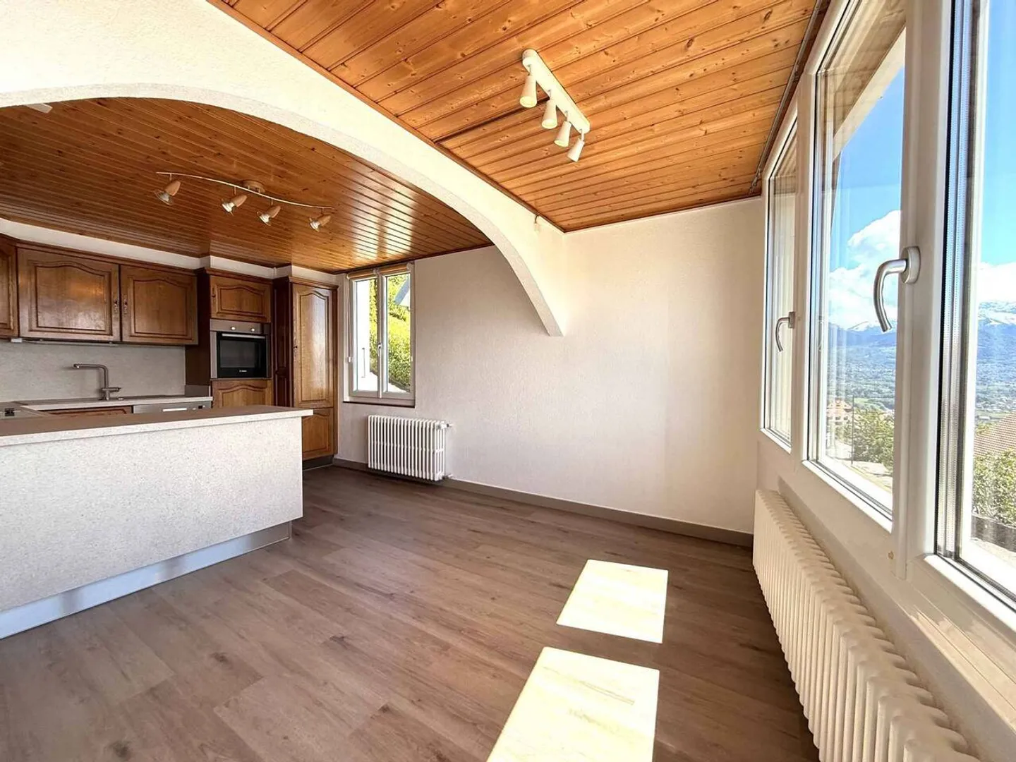 Appartement Charmant avec Vue sur le Lac - Photo 3 sur 12