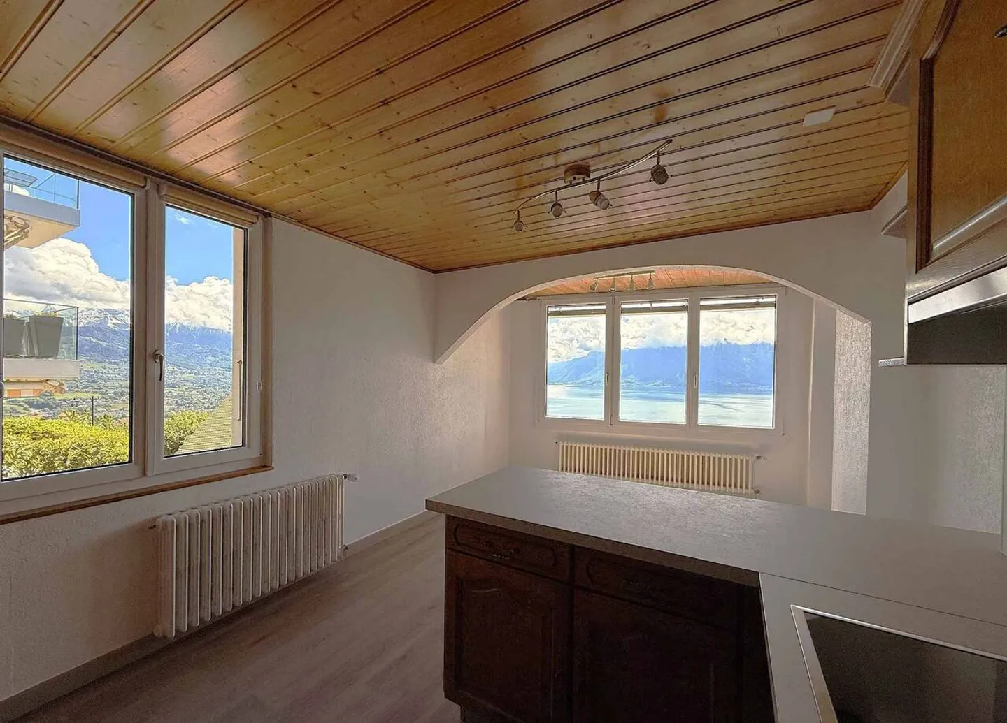 Appartement Charmant avec Vue sur le Lac - Photo 5 sur 12