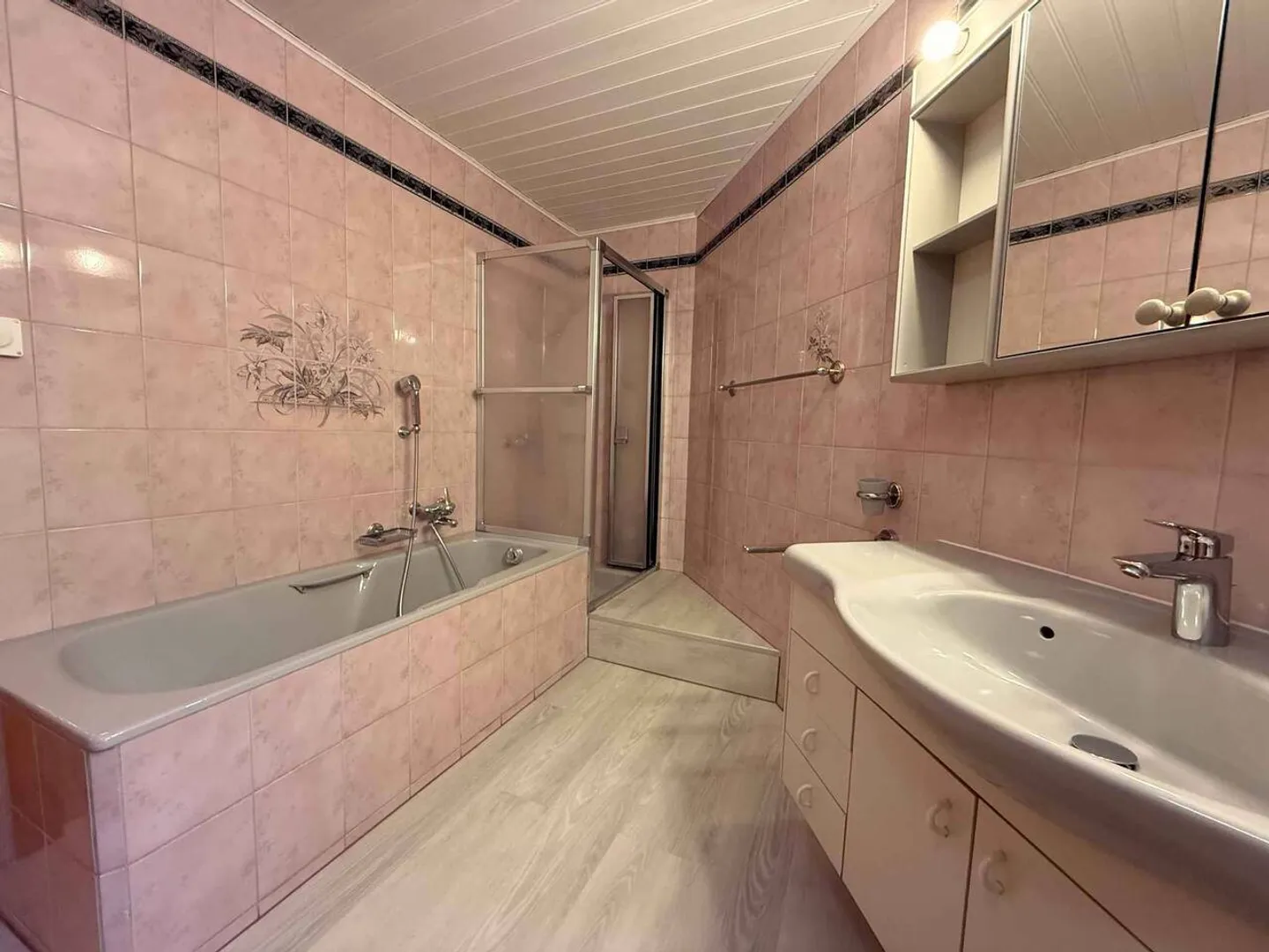 Appartement Charmant avec Vue sur le Lac - Photo 6 sur 12