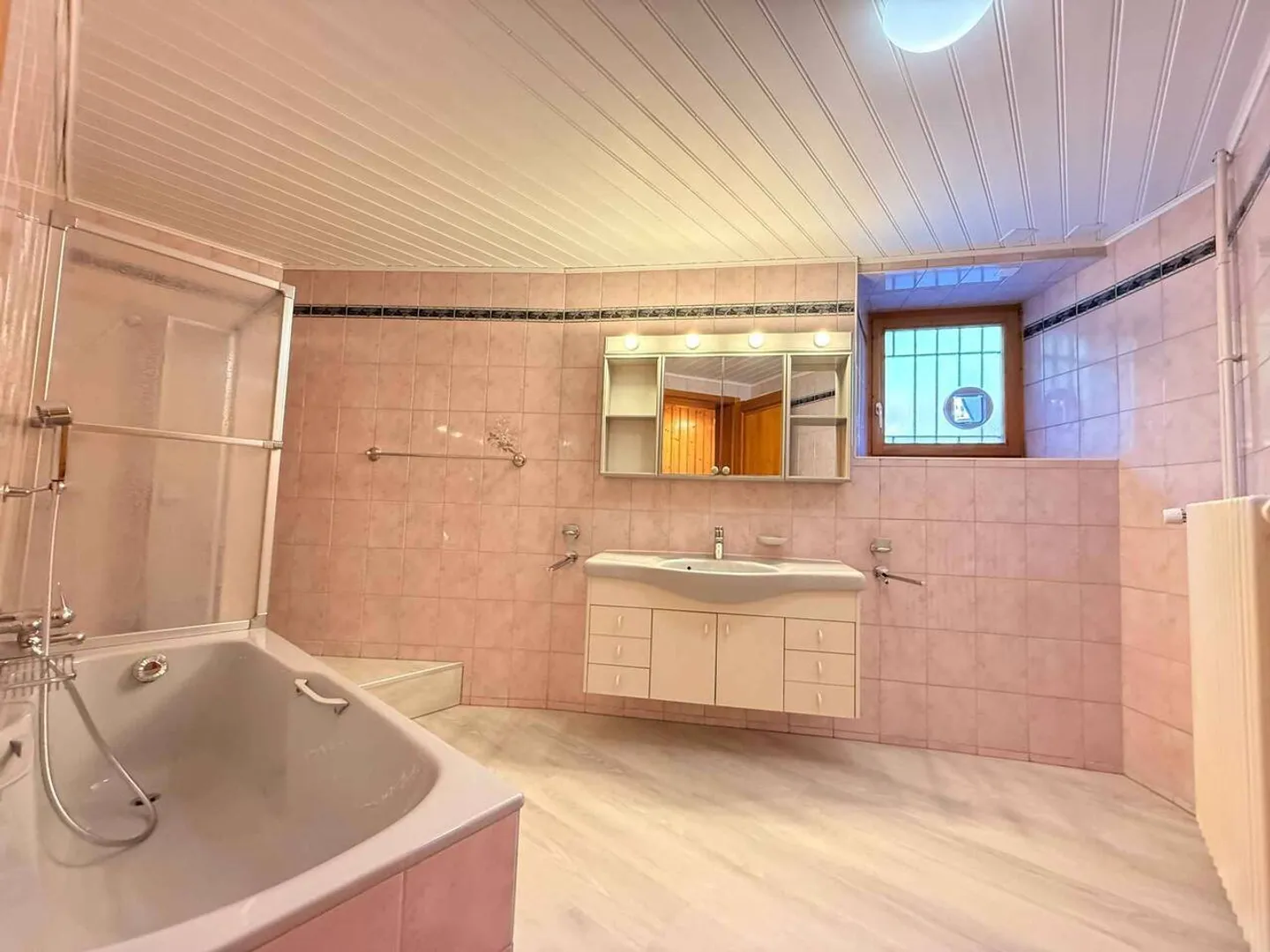 Appartement Charmant avec Vue sur le Lac - Photo 7 sur 12