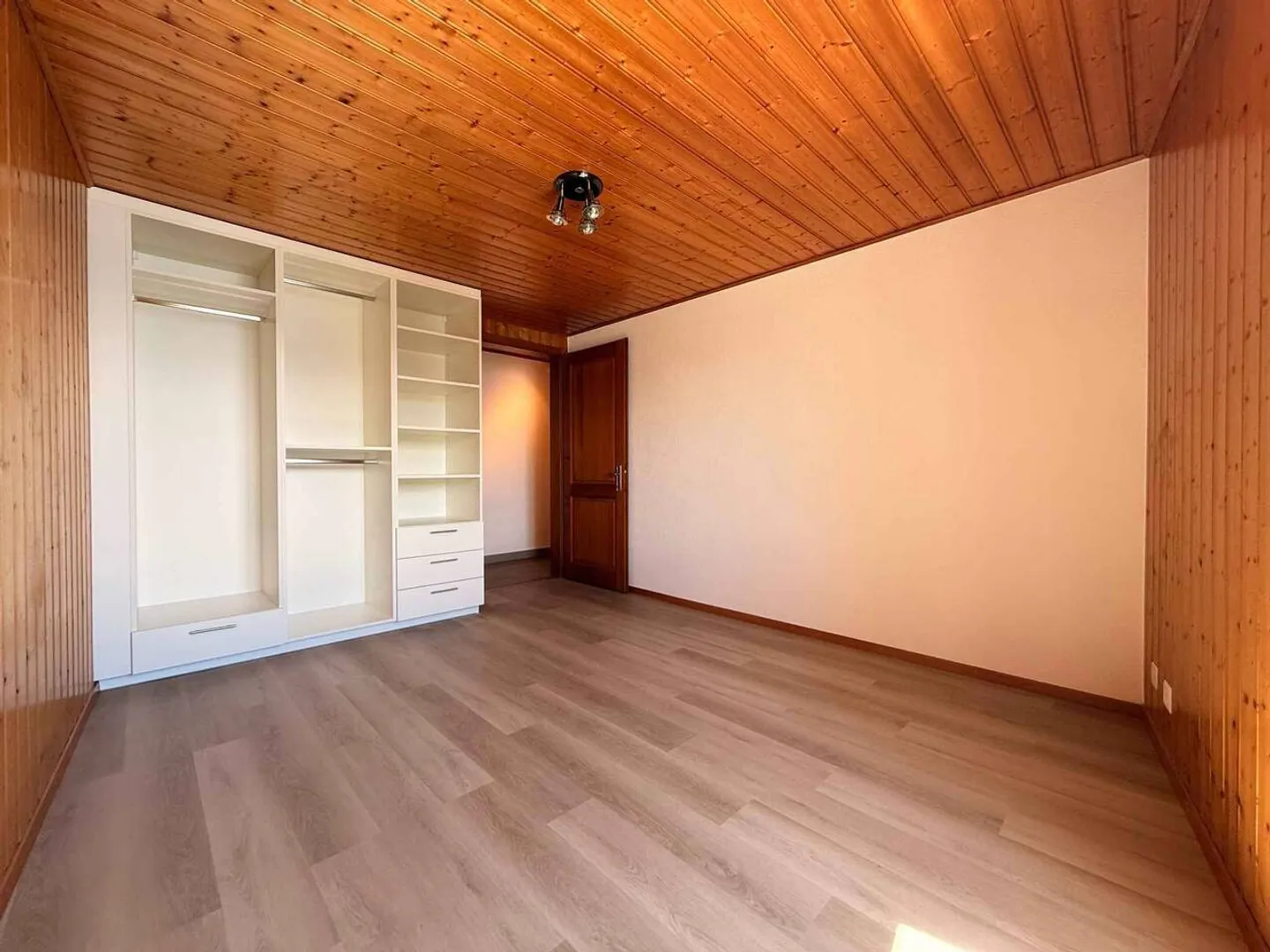 Appartement Charmant avec Vue sur le Lac - Photo 9 sur 12