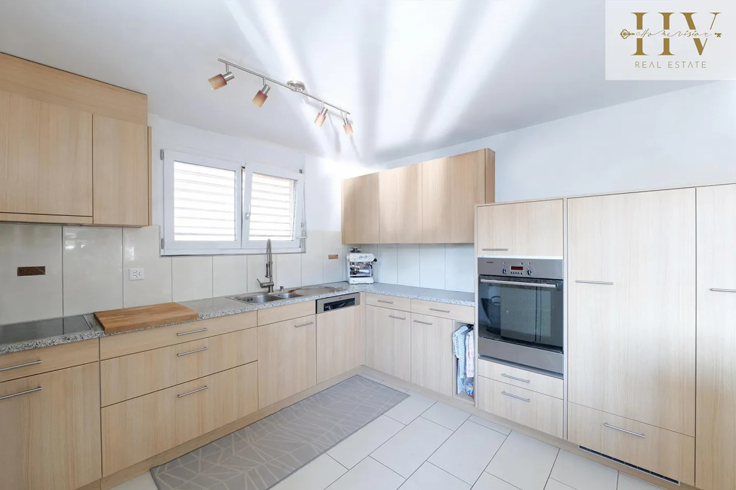 Helle 4.5-Zimmer-Wohnung mit Balkon - Foto 10 von 24