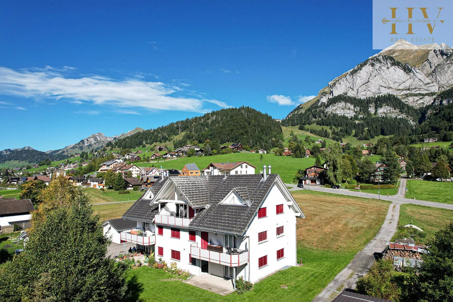 Helle 4.5-Zimmer-Wohnung mit Balkon - Foto 3 von 24