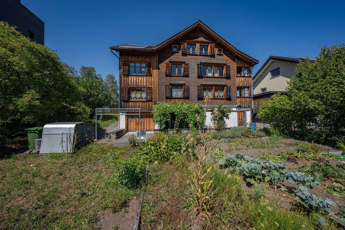 Two-family house - Photo 2 of 13