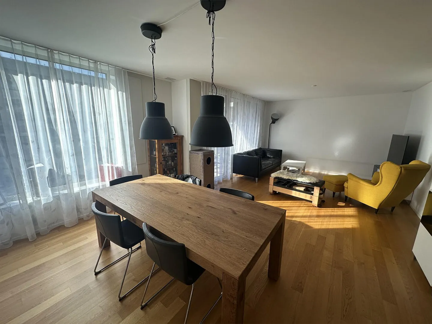 Appartement moderne et lumineux avec 2 balcons et place de parking - Photo 1 sur 8