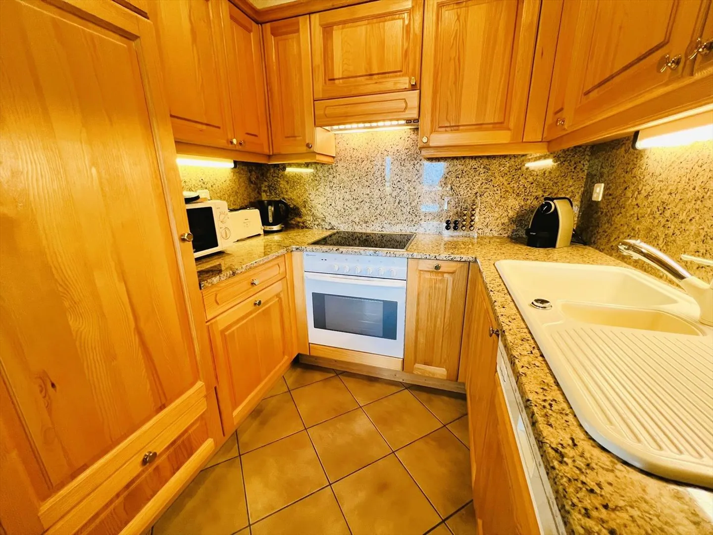 Beautiful 2.5-room apartment - Spacious & bright - Ideally located - Magnificent view - Very quiet - Photo 9 of 19