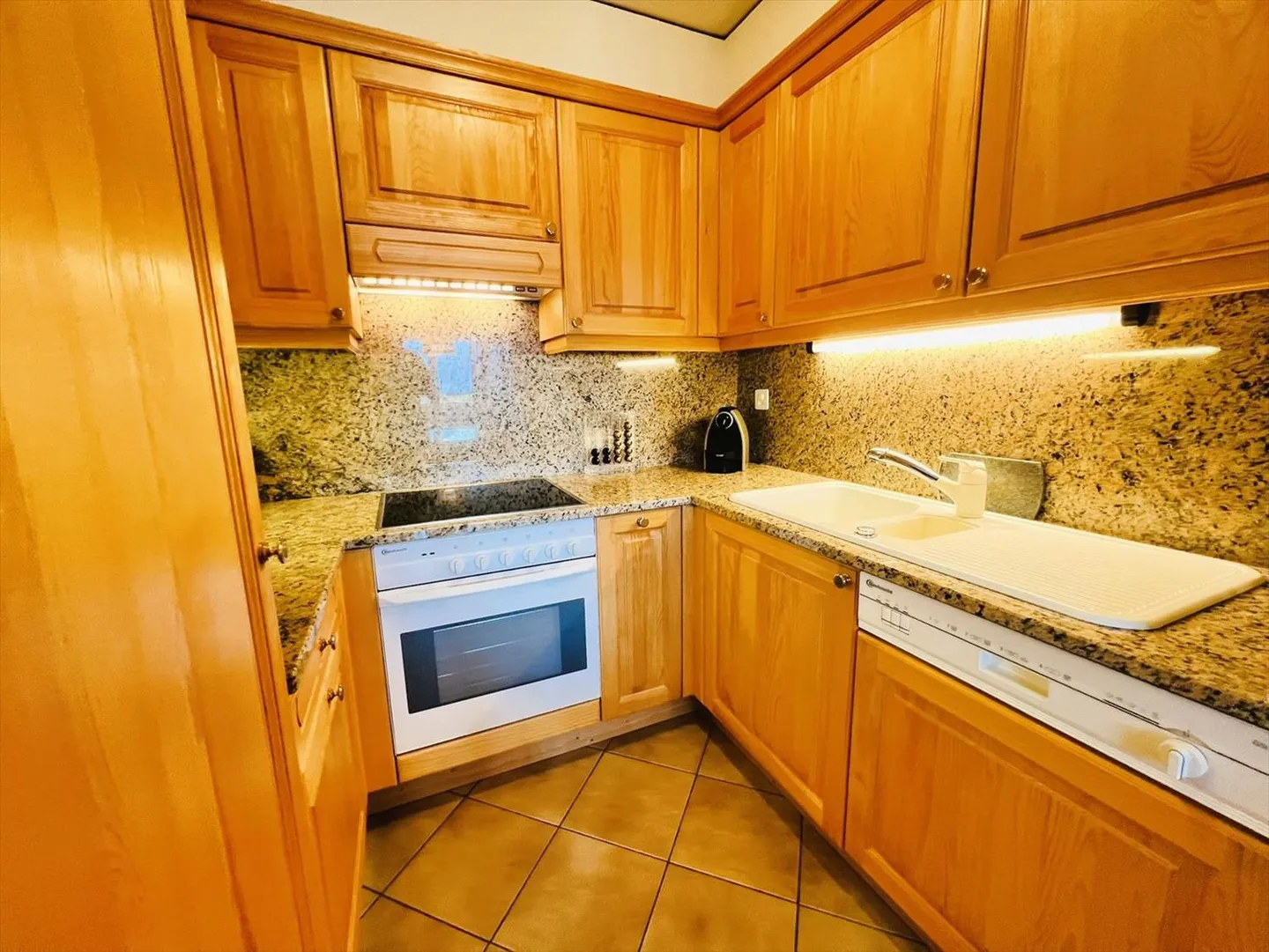 Beautiful 2.5-room apartment - Spacious & bright - Ideally located - Magnificent view - Very quiet - Photo 10 of 19
