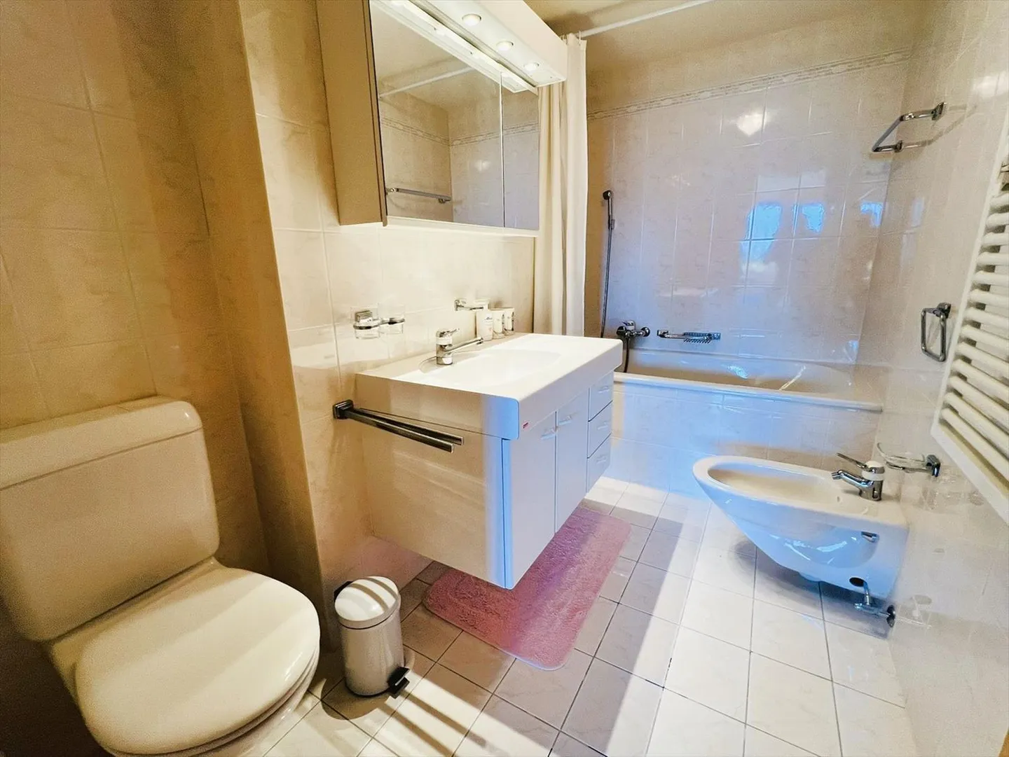 Beautiful 2.5-room apartment - Spacious & bright - Ideally located - Magnificent view - Very quiet - Photo 14 of 19