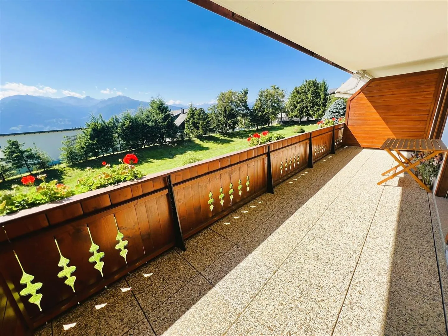 Beautiful 2.5-room apartment - Spacious & bright - Ideally located - Magnificent view - Very quiet - Photo 16 of 19