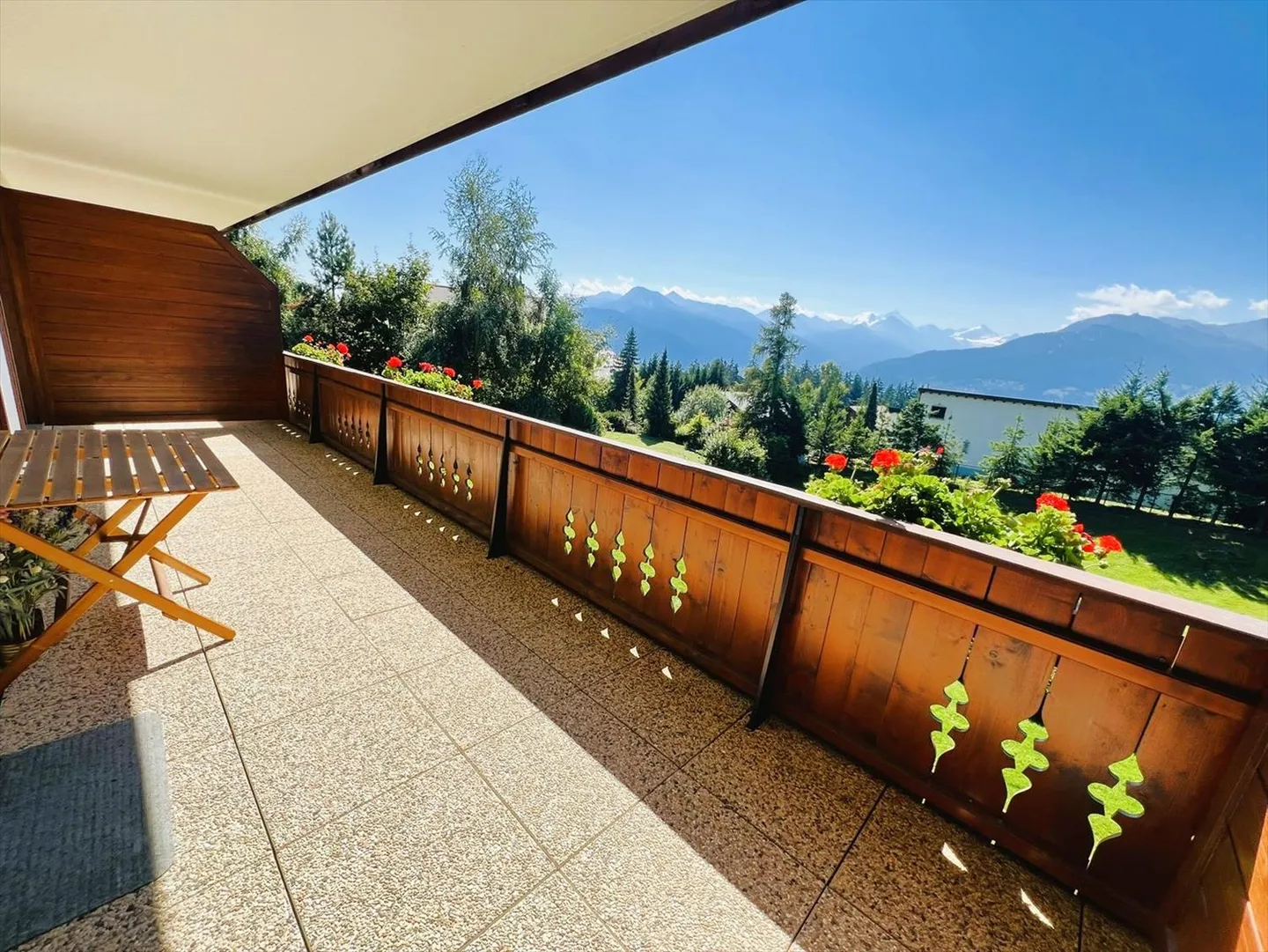 Beautiful 2.5-room apartment - Spacious & bright - Ideally located - Magnificent view - Very quiet - Photo 17 of 19