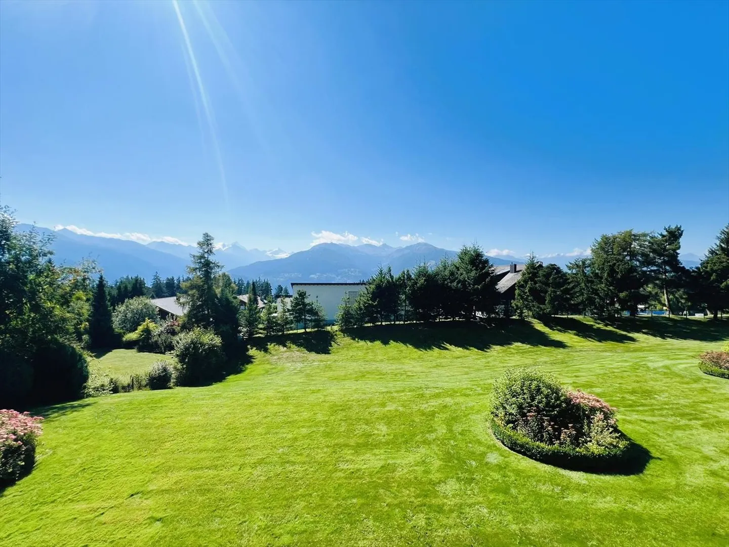 Beautiful 2.5-room apartment - Spacious & bright - Ideally located - Magnificent view - Very quiet - Photo 18 of 19