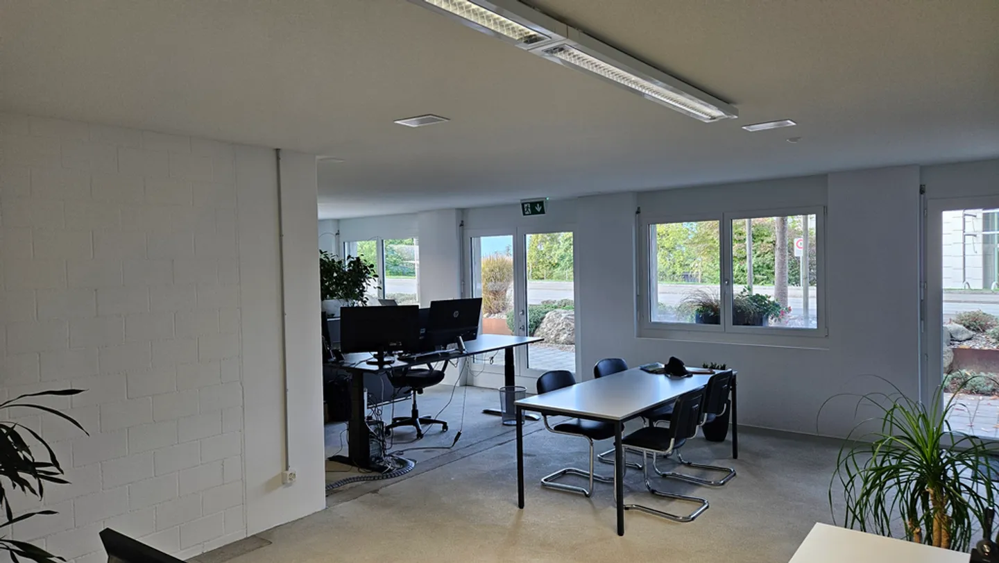 Espace commercial attrayant avec **promotion d'été** 2 mois sans loyer - Photo 3 sur 7