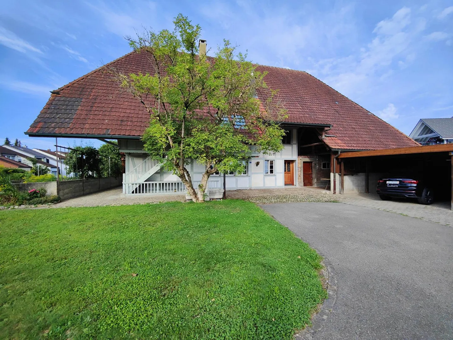 Farmhouse with 3 apartments + development potential! - Photo 2 of 17