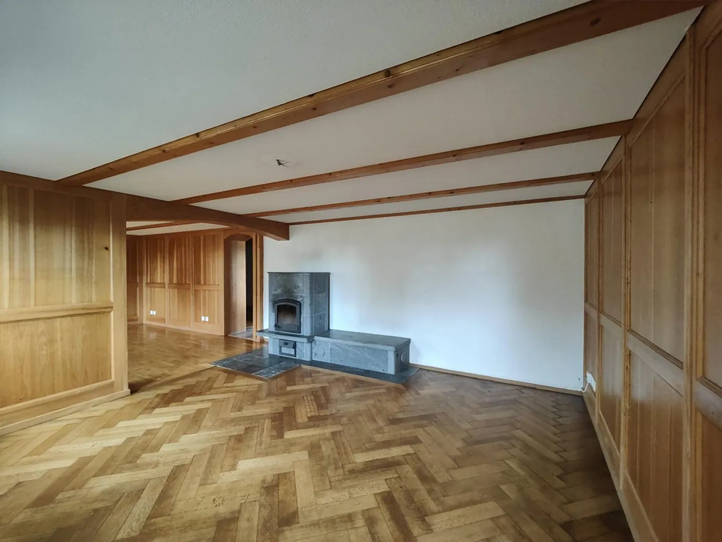 Farmhouse with 3 apartments + development potential! - Photo 4 of 17