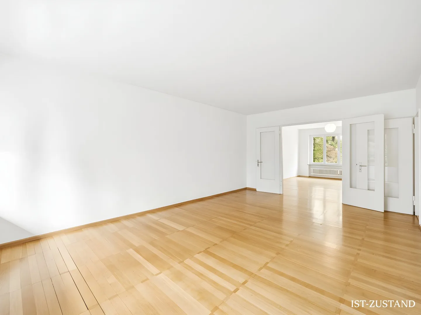 Casino Royale - Living by the Park (W7) - Photo 11 of 13