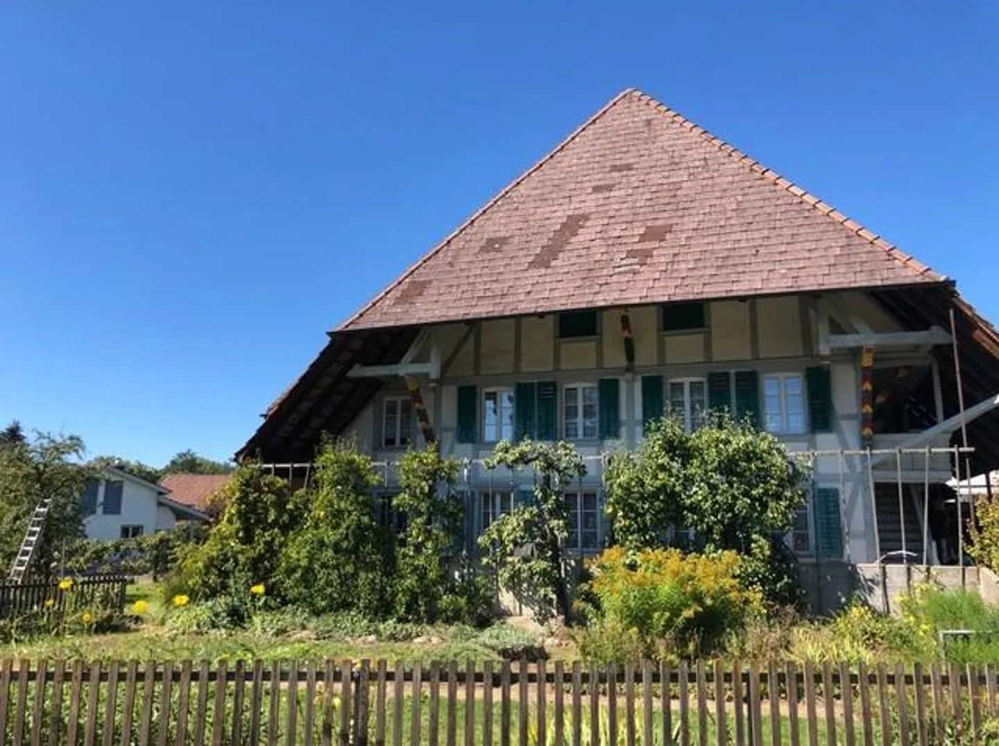 Farmhouse with 3 apartments + development potential! - Photo 1 of 17