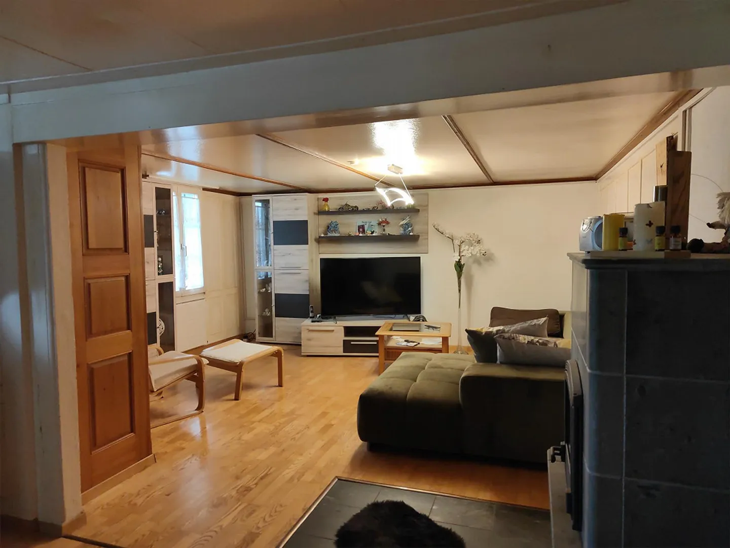 Farmhouse with 3 apartments + development potential! - Photo 7 of 17