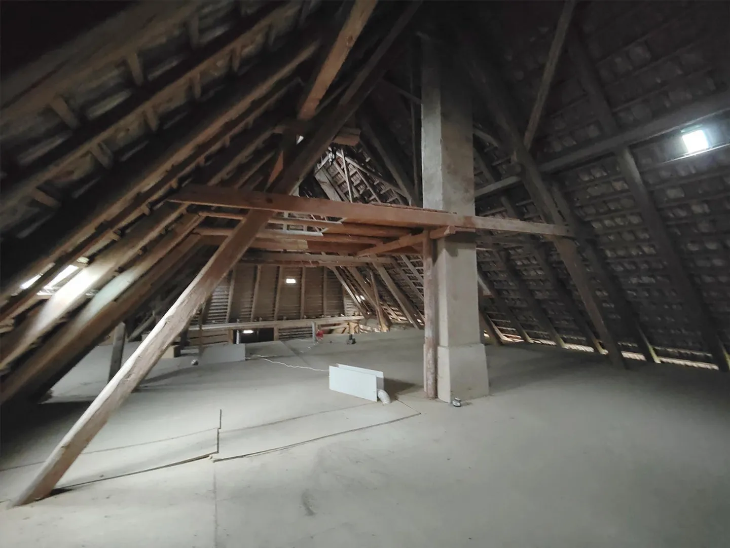 Farmhouse with 3 apartments + development potential! - Photo 15 of 17