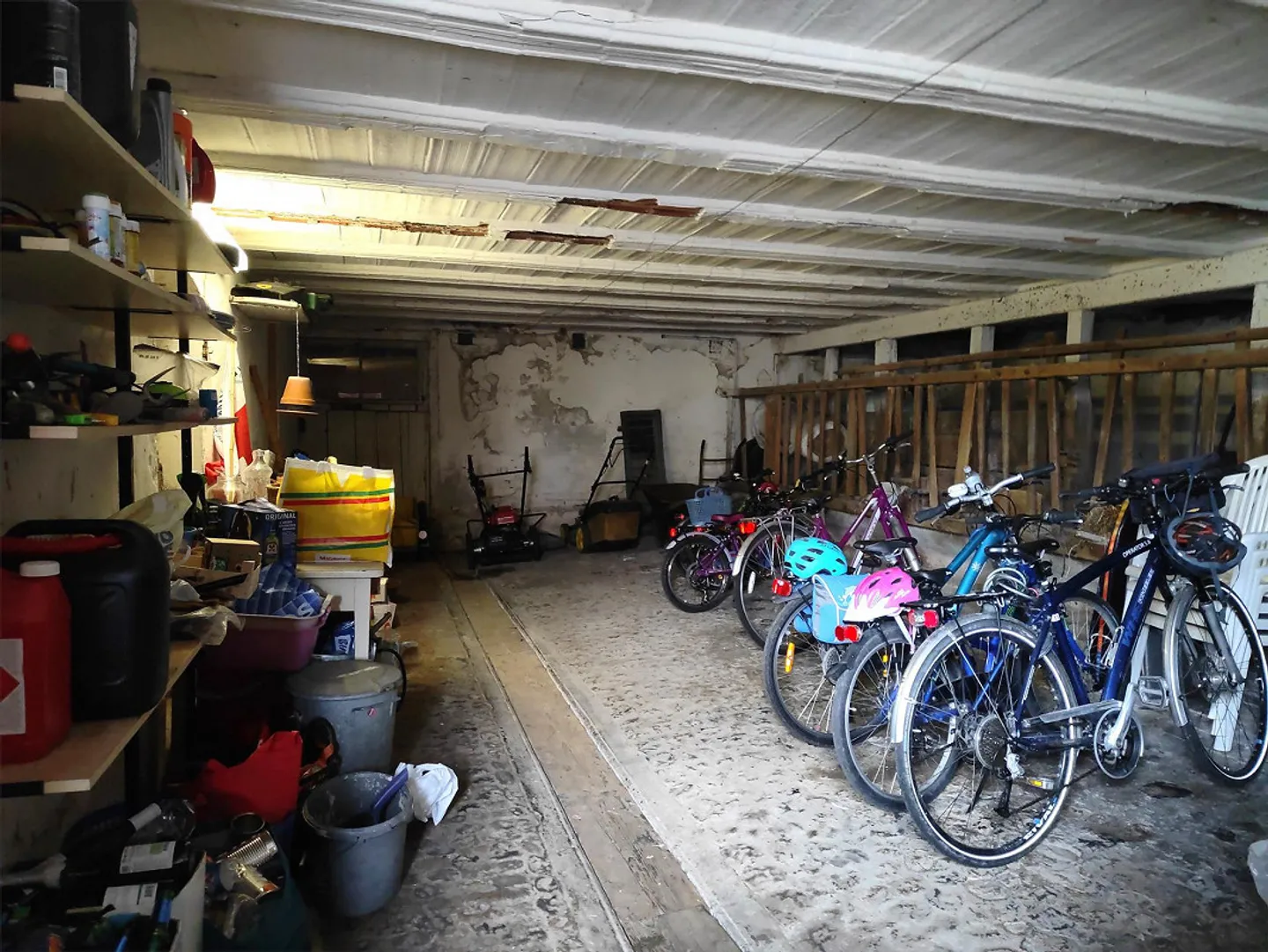 Farmhouse with 3 apartments + development potential! - Photo 12 of 17