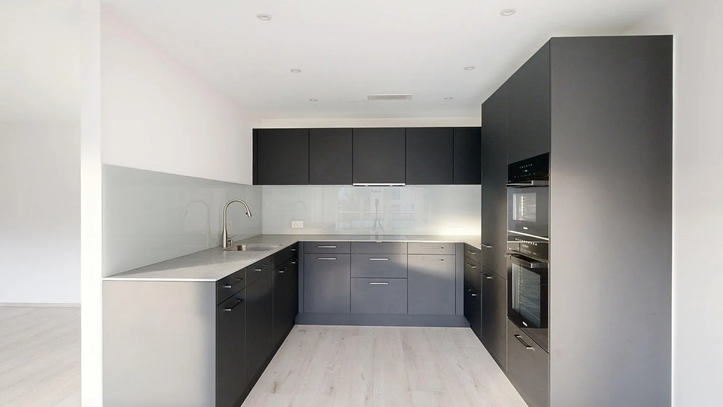 Modern 2.5-room condominium with beautiful balcony. - Photo 2 of 9