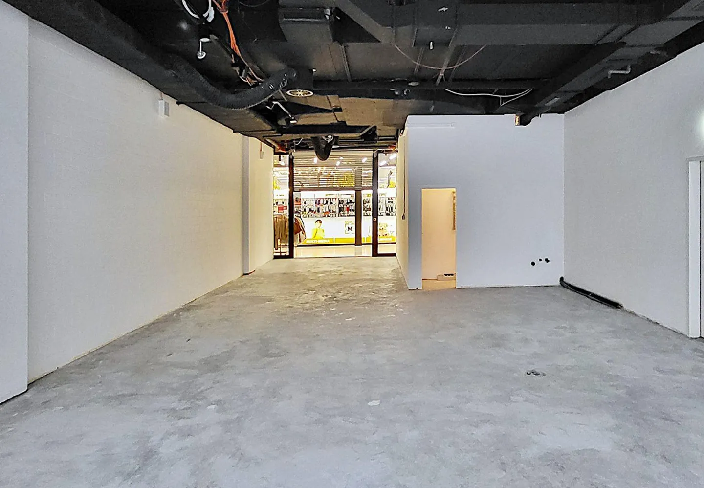 Spazio commerciale in posizione AAA al Clarahuus - Kleinbasel! - Foto 4 di 9