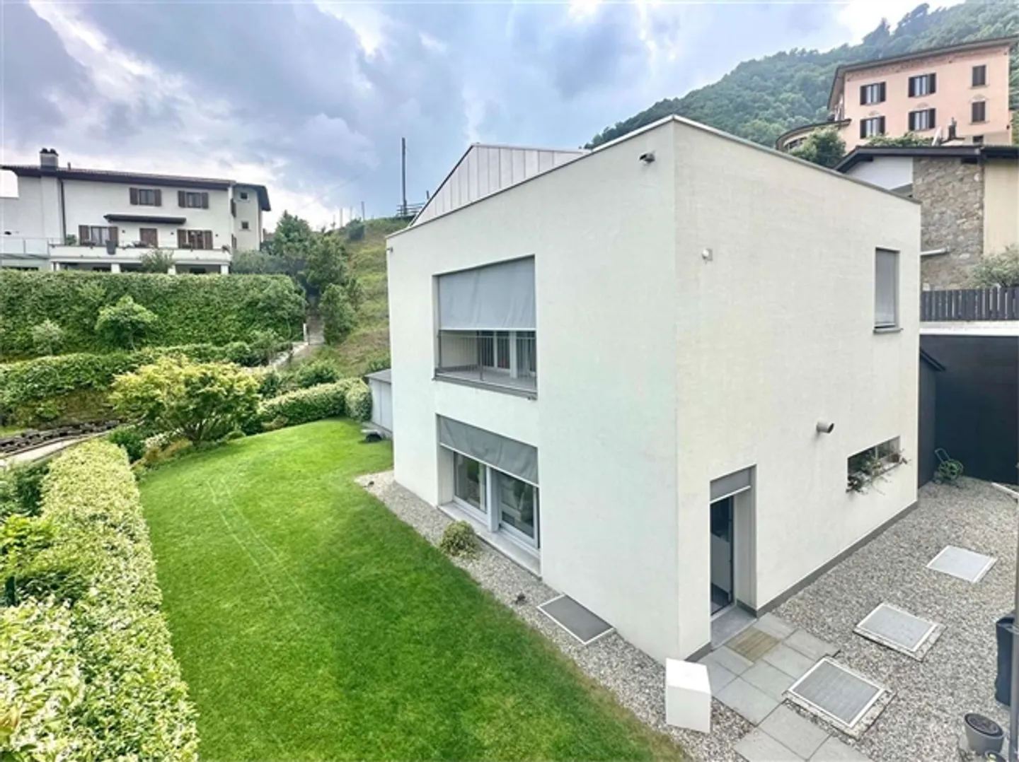 Maison individuelle moderne avec portique - Photo 3 sur 10