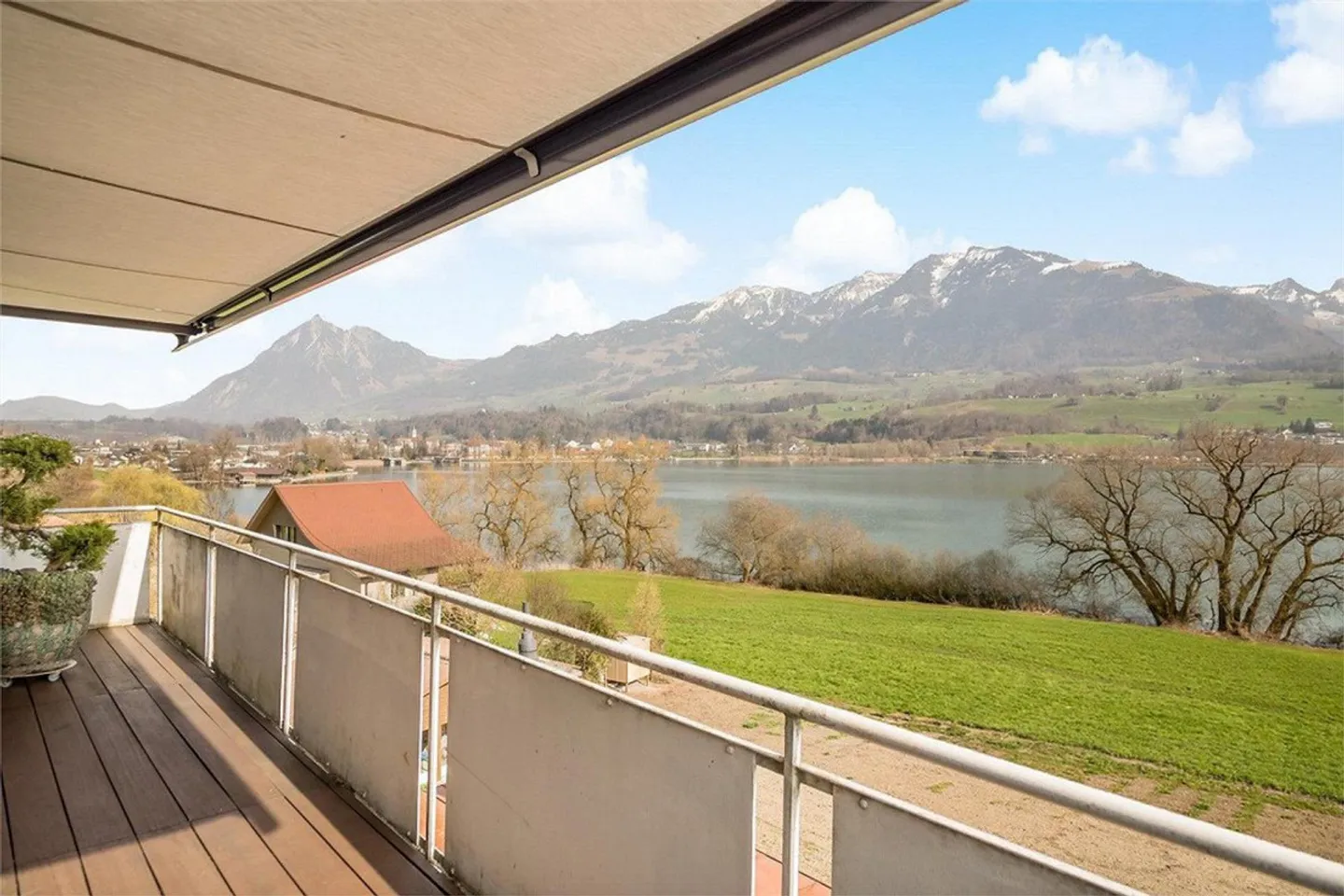 Enjoy lake and mountain panorama - Photo 6 of 10