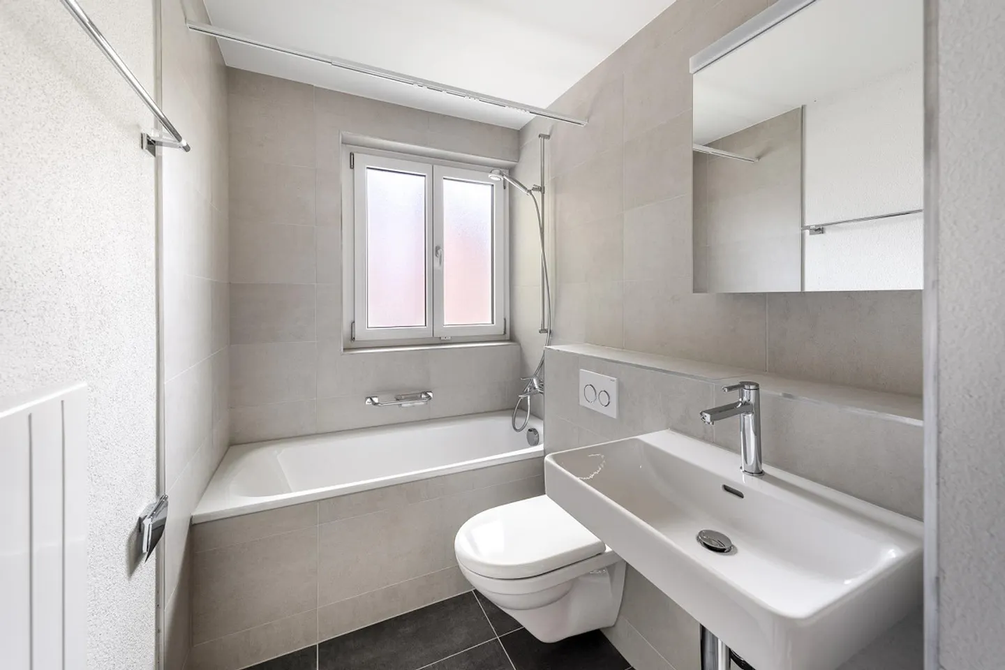 Modernes Apartment mit Balkon - Foto 1 von 9