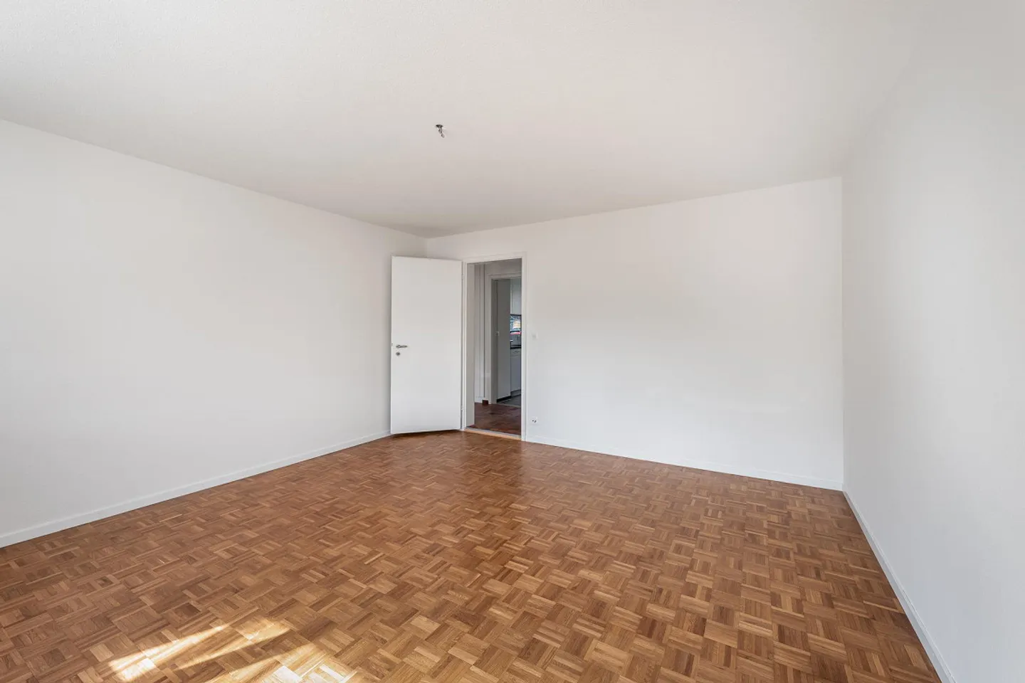 Modernes Apartment mit Balkon - Foto 6 von 9