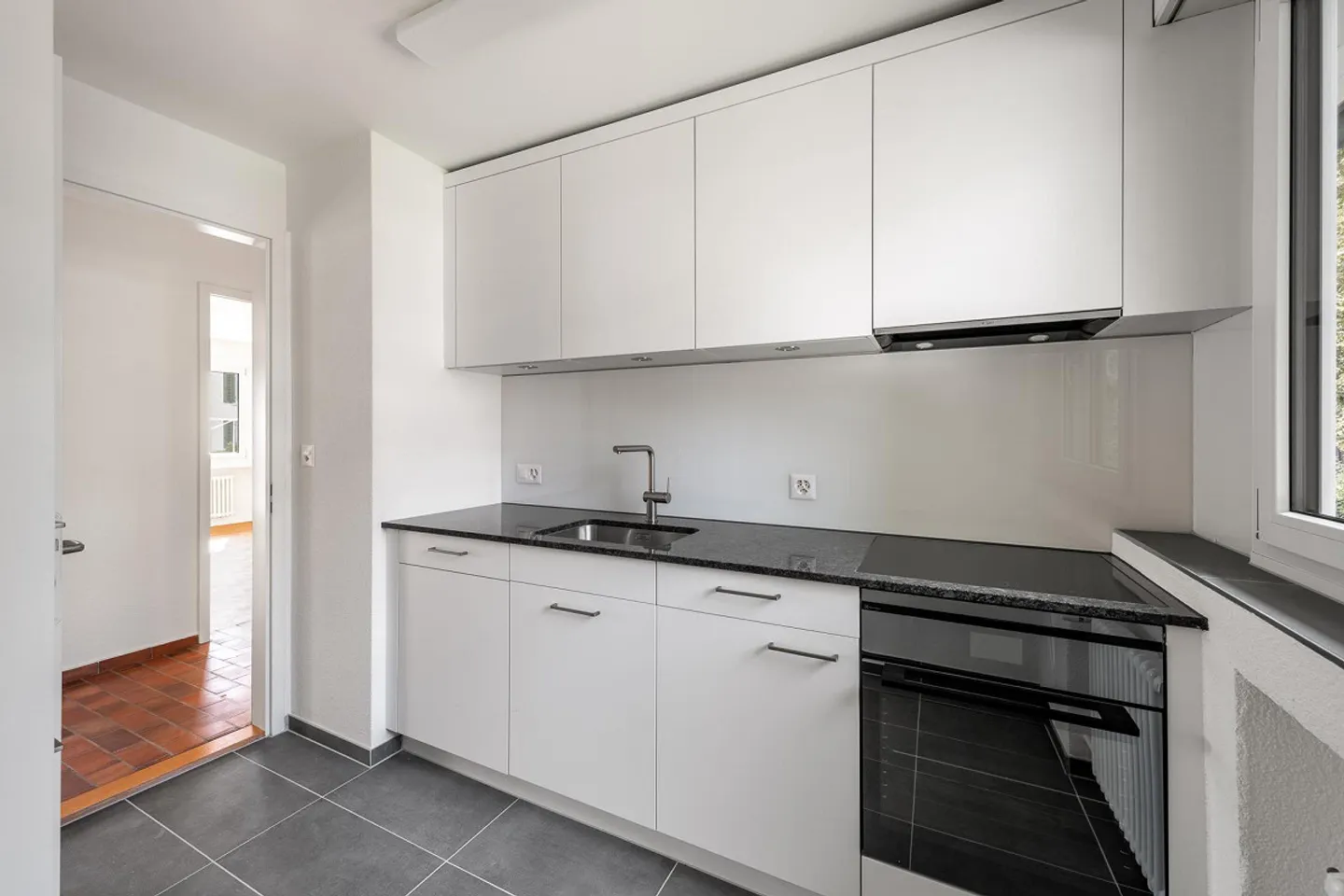 Modernes Apartment mit Balkon - Foto 3 von 9