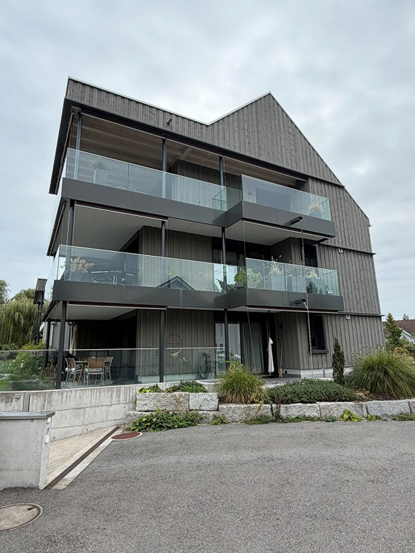 Exclusive condominium adjacent to nature reserve for rent - Photo 1 of 21