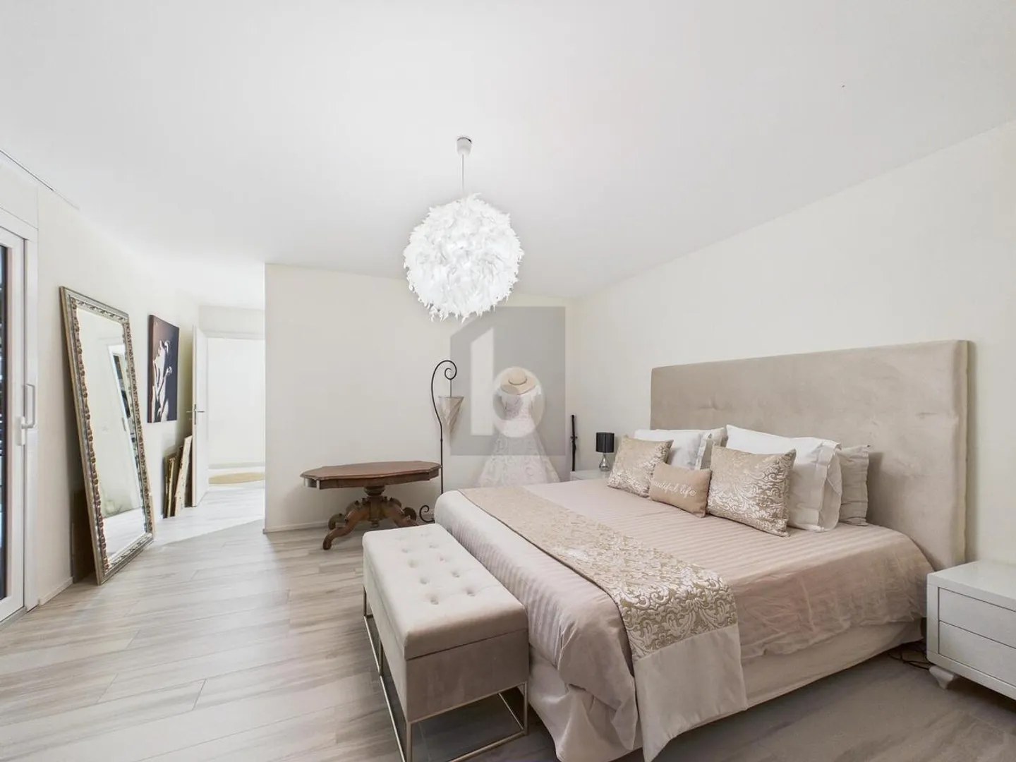 COMFORT AND PRESTIGE JUST STEPS FROM LAKE LEMAN - Photo 4 of 6