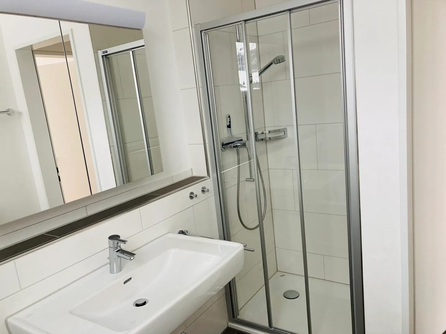 Modern apartment with stunning views in a central location - Photo 7 of 9