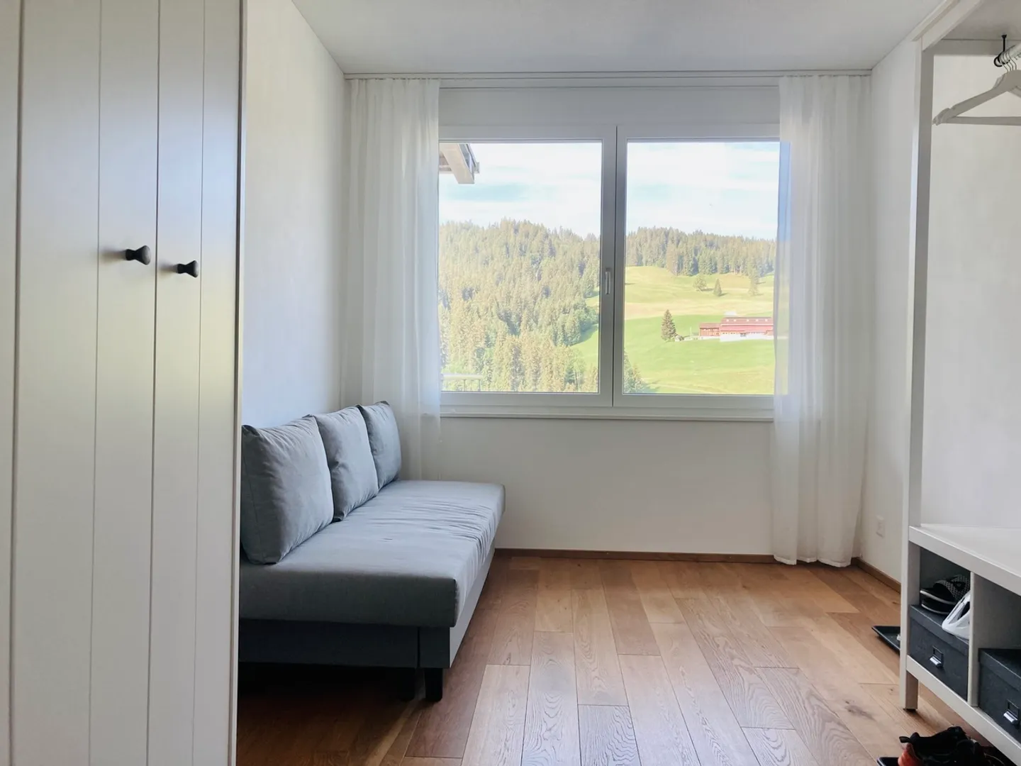 Modern apartment with stunning views in a central location - Photo 5 of 9