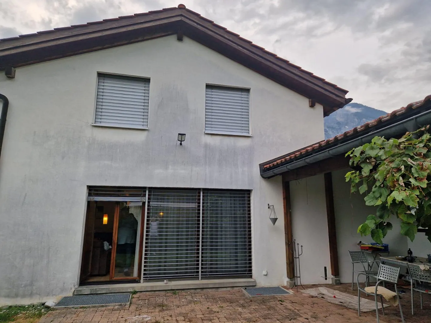 Semi-Detached Single Family House for Sale - Photo 4 of 18