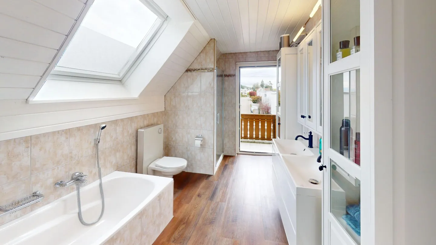 Charmantes Freistehendes Haus in Remetschwil - Foto 9 von 11