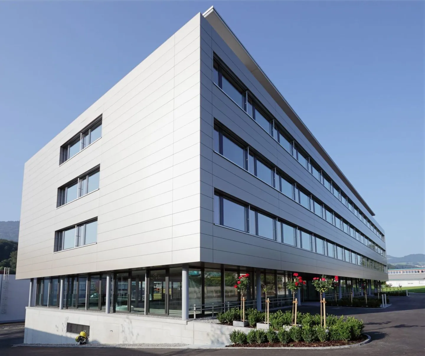 Your company headquarters in the representative business park in the tax-privileged municipality of Freienbach - Photo 1 of 14