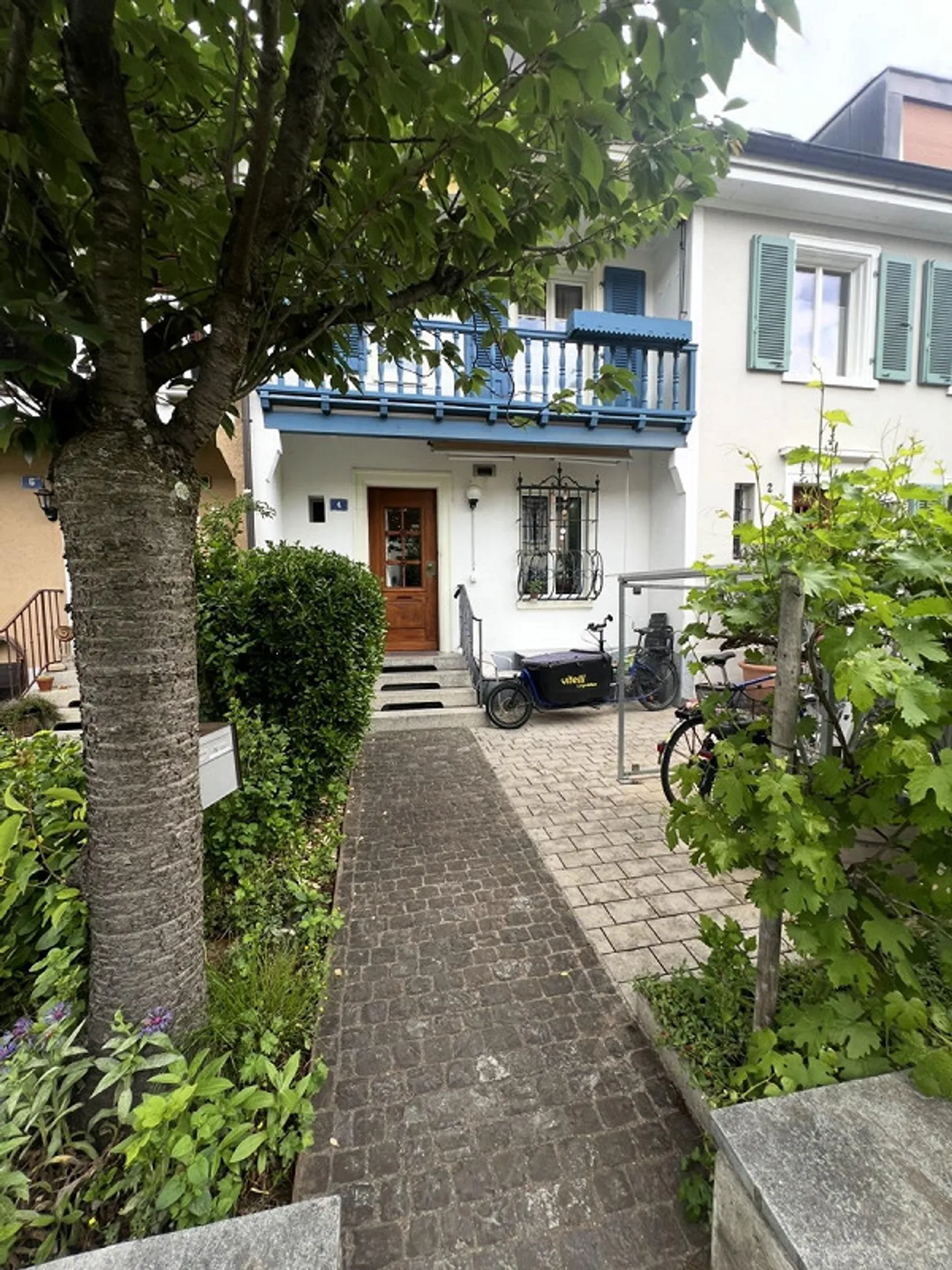 Beautiful row house in the Neubad district of Basel - Photo 1 of 16