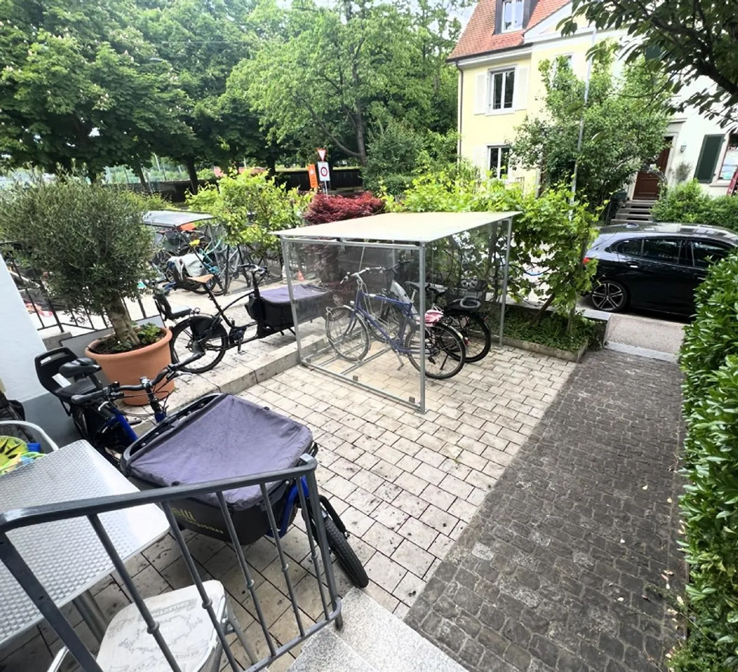 Beautiful row house in the Neubad district of Basel - Photo 2 of 16