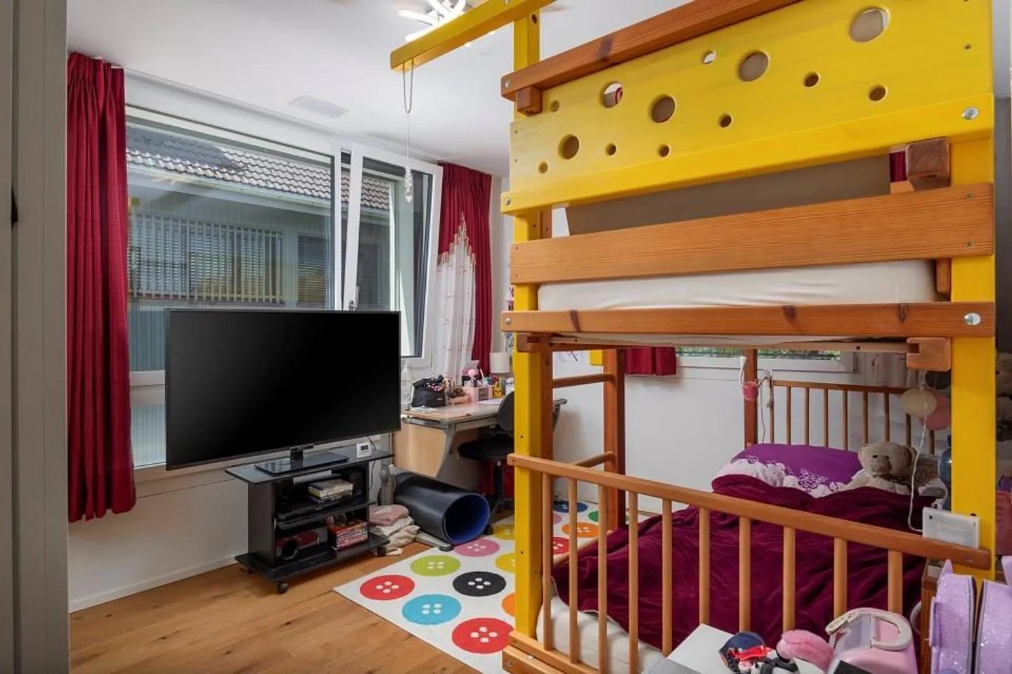 Modern Single-Family House - Photo 11 of 12