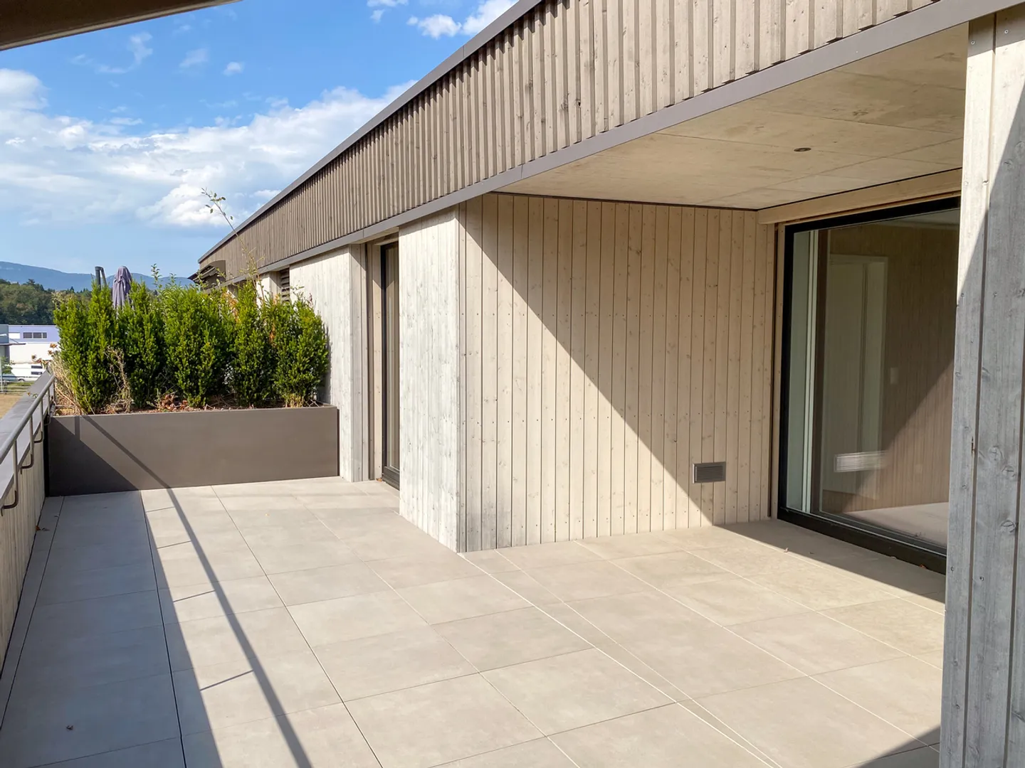 Appartement penthouse attrayant de 4,5 pièces à louer à Niederönz - Photo 1 sur 11
