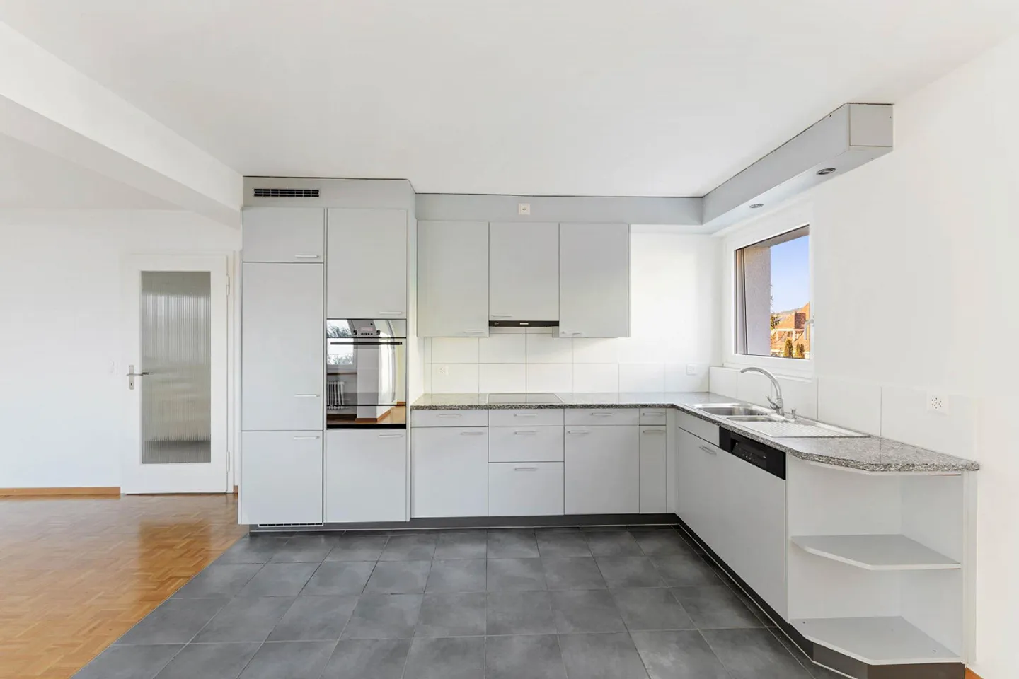 Appartamento spazioso con vista sulle montagne a Thun! - Foto 3 di 12