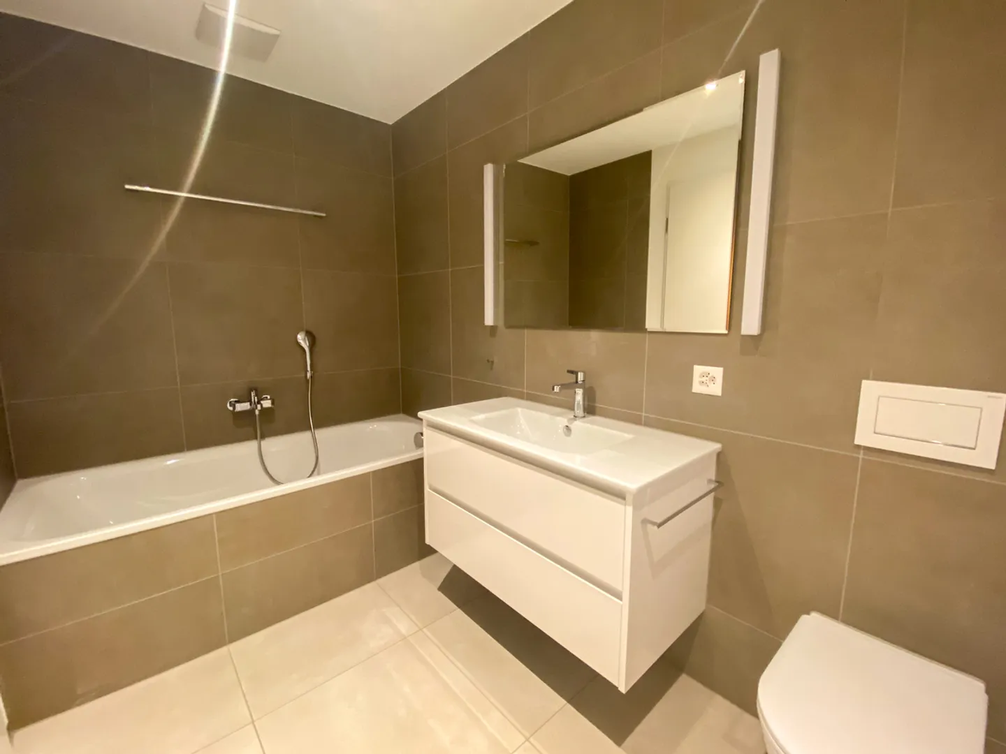 Appartement penthouse attrayant de 4,5 pièces à louer à Niederönz - Photo 8 sur 11