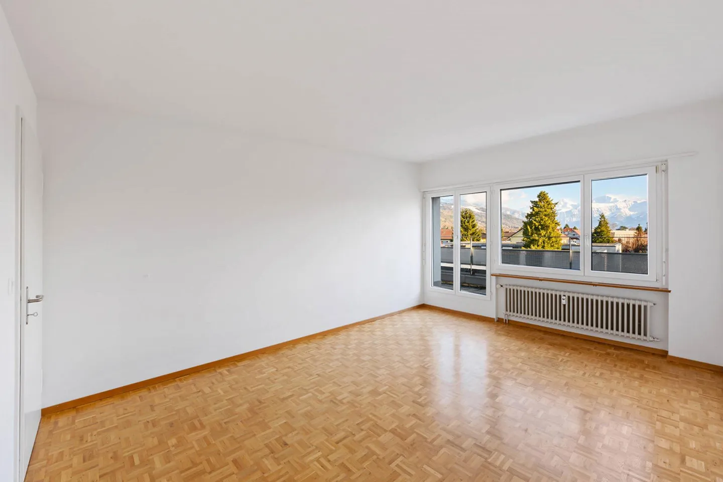 Appartamento spazioso con vista sulle montagne a Thun! - Foto 6 di 12