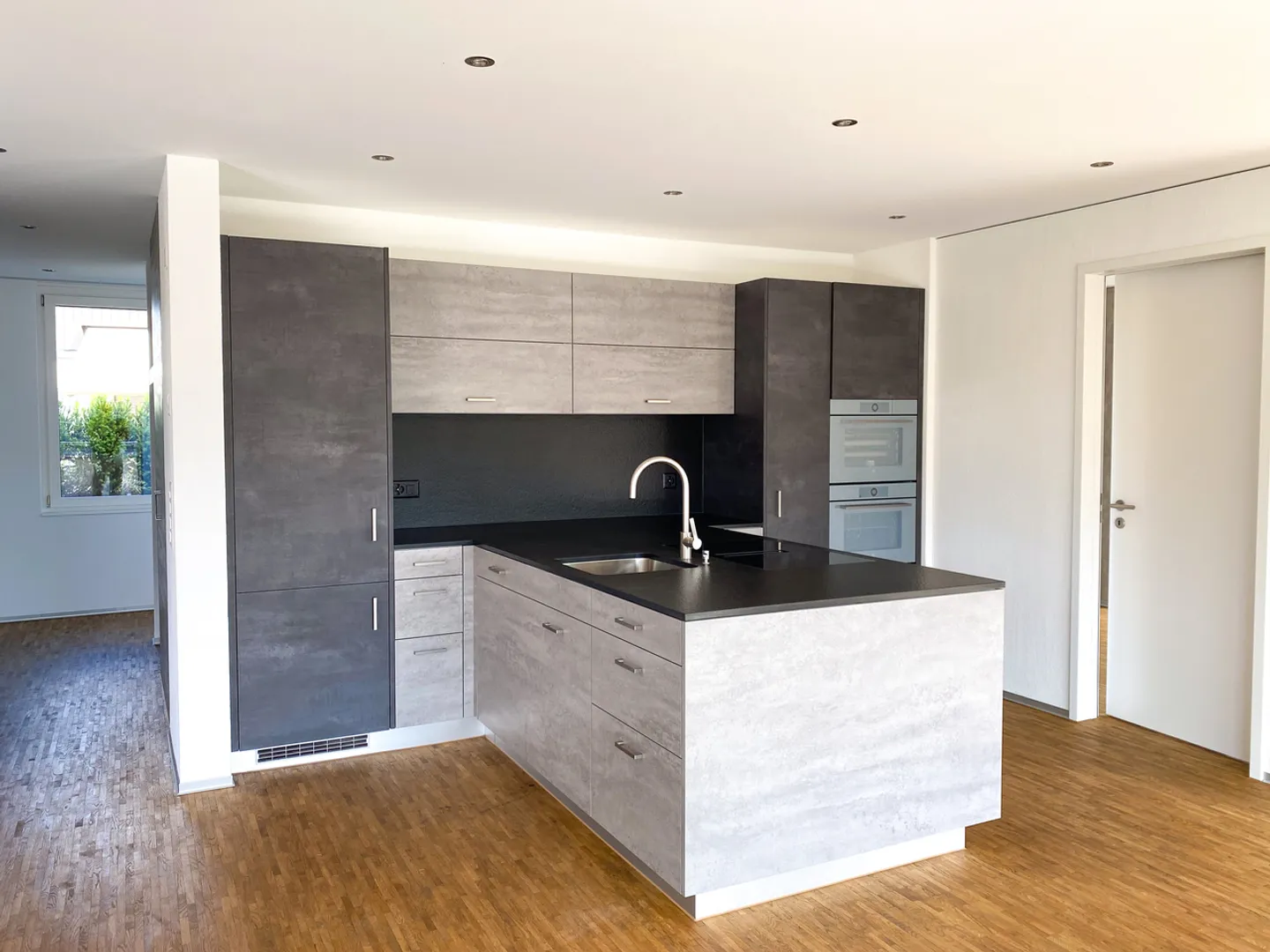 Appartement penthouse attrayant de 4,5 pièces à louer à Niederönz - Photo 4 sur 11