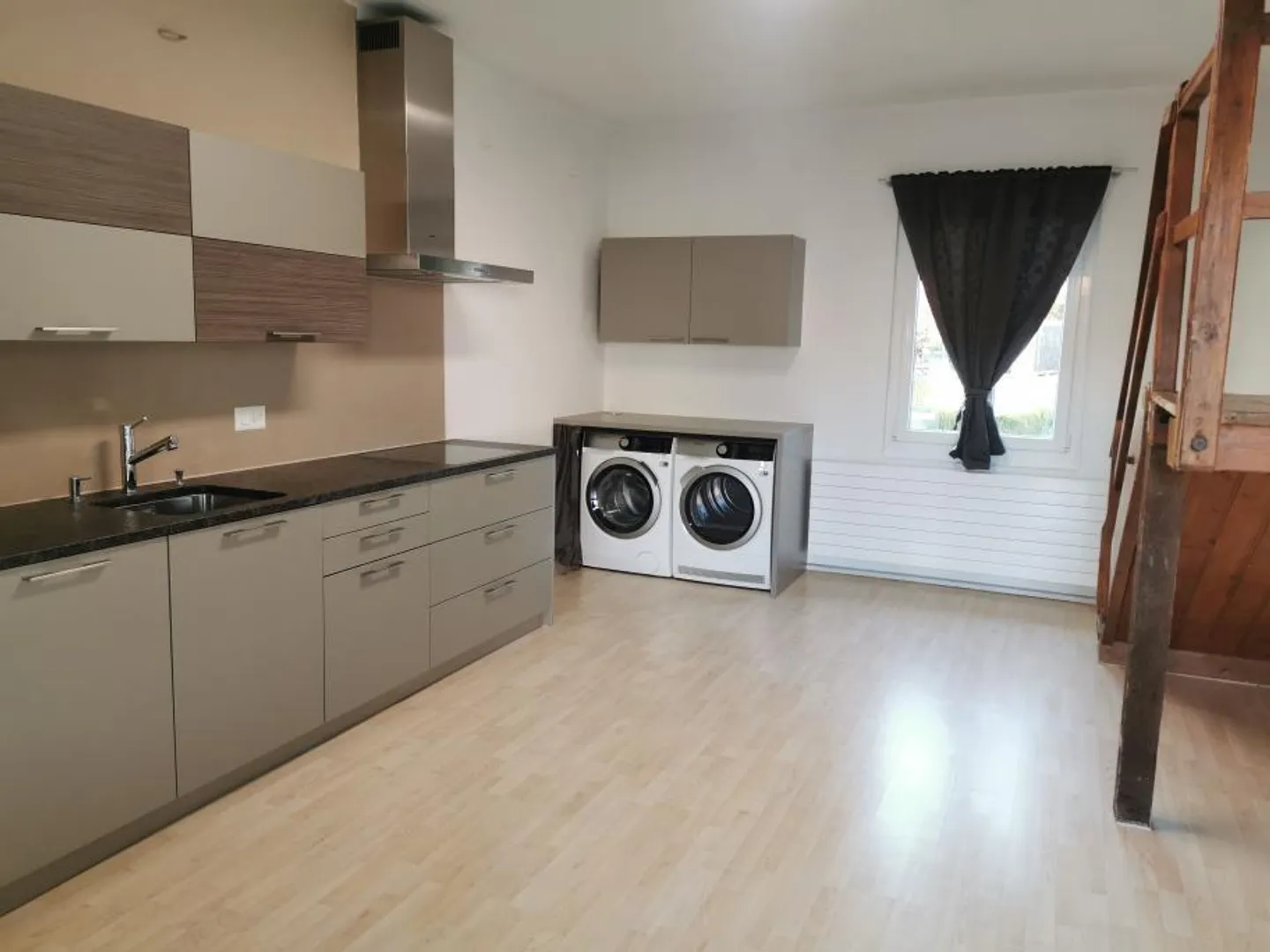 Appartement spacieux de 3 pièces - calme et central - Photo 2 sur 11
